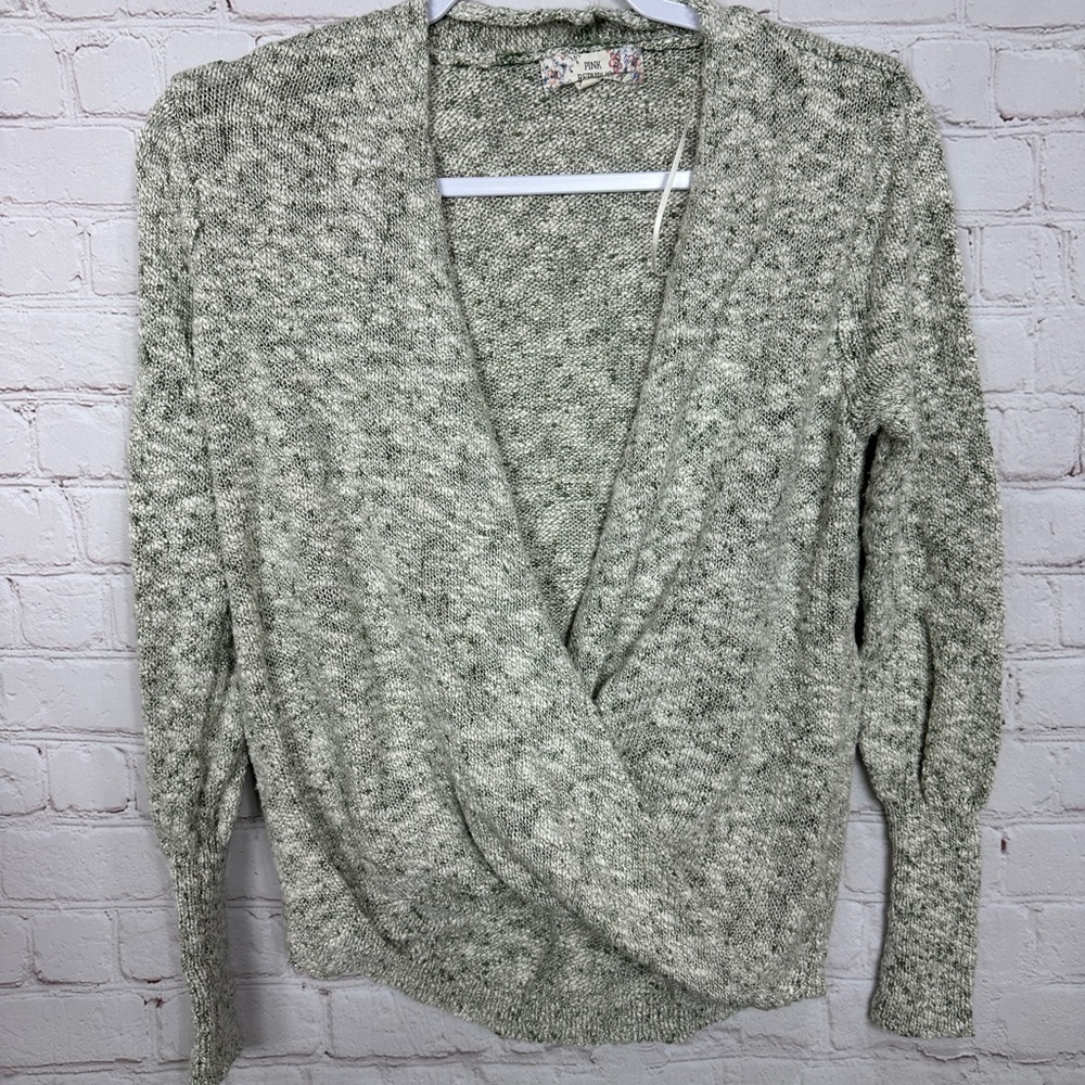 Pink Republic deep v-neck wrap lightweight long sleeve knit‎ sweater, sz M